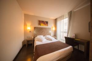 Postel nebo postele na pokoji v ubytování Hotel Aroi Ponferrada