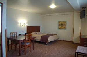 Ένα ή περισσότερα κρεβάτια σε δωμάτιο στο Hotel El Molino Riobamba +37 φωτογραφίες