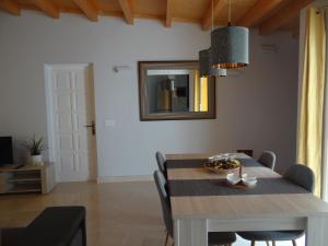 A seating area at La Casita de Brownie