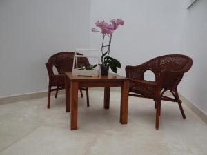 A seating area at La Casita de Brownie