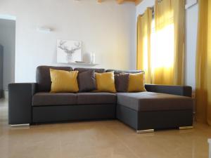 A seating area at La Casita de Brownie