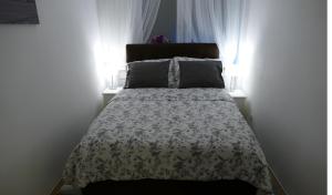 Posteľ alebo postele v izbe v ubytovaní DELUXE WIDOK 24 APARTMENT