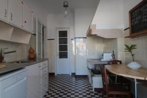Kuchyň nebo kuchyňský kout v ubytování Casa d Sintra 2