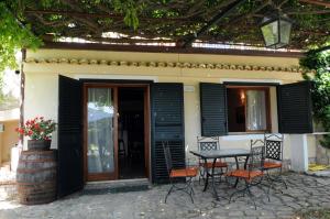a patio with a table and chairs in front of a house at Villa Eleanto in Cefalù