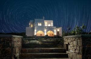 a white house with star trails in the sky at Villa vaya in Naxos Chora