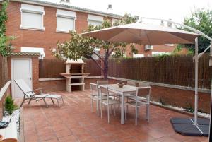 Balkón alebo terasa v ubytovaní Vivalidays Casa Pinell - Palafolls - Costa Barcelona + 25 fotografií