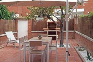 Patio alebo iná vonkajšia časť ubytovania Vivalidays Casa Pinell - Palafolls - Costa Barcelona