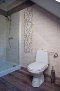 Koupelna v ubytování Apartamenty Buczyna w Sierakowie