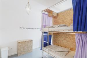 Posteľ alebo postele v izbe v ubytovaní Avenue Hostel