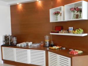 a kitchen with a counter with food on it at Casablanca Center Hotel in Petrópolis