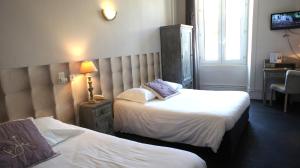 Postel nebo postele na pokoji v ubytování Hotel des Alpes