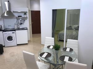 Kuchnia lub aneks kuchenny w obiekcie Apartament Benalmadena Puerto Marina