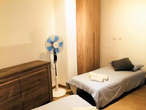 A bed or beds in a room at The Blue Strawberry House in San Giovanni Roma