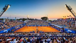 Tenis alebo squash v ubytovaní Apartments Jadran alebo jeho okolí