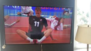TV a/nebo společenská místnost v ubytování Apartament Przy Rynku