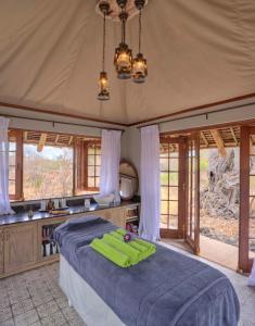 Zdjęcie z galerii obiektu Finch Hattons Luxury Tented Camp w mieście Tsavo