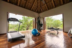 Fitness centrum a/nebo fitness zařízení v ubytování Finch Hattons Luxury Tented Camp