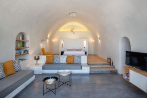 Halcyon Days Suites客房内的一张或多张床位