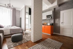 Łóżko lub łóżka w pokoju w obiekcie oompH Koszyki Luxurious Apartments