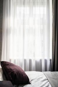 Łóżko lub łóżka w pokoju w obiekcie oompH Koszyki Luxurious Apartments