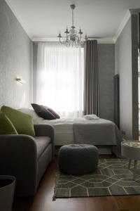 Łóżko lub łóżka w pokoju w obiekcie oompH Koszyki Luxurious Apartments