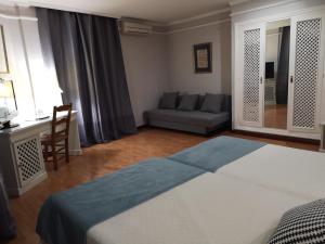 Posteľ alebo postele v izbe v ubytovaní Hotel Doña Blanca
