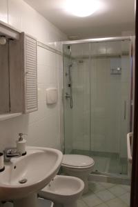 A bathroom at Souvenir d'été