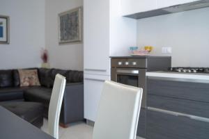 Kuchyňa alebo kuchynka v ubytovaní Fellini - Family Flat