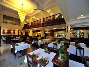 A restaurant or other place to eat at City River Hotel