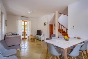 a kitchen and living room with a table and chairs at Villa Sveti Jakov in Sveti Jakov