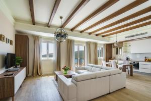 Et tv og/eller underholdning på Lustica Apartments Marina Bay