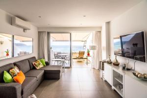TV a/nebo společenská místnost v ubytování La Grand Suite Las Canteras