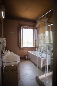 A bathroom at Luce di Vino