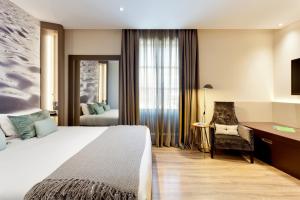 A bed or beds in a room at Hotel Condes de Barcelona