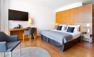 A bed or beds in a room at Hotel Condes de Barcelona