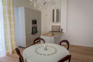 Kuchyň nebo kuchyňský kout v ubytování Apartman Lesni Pramen