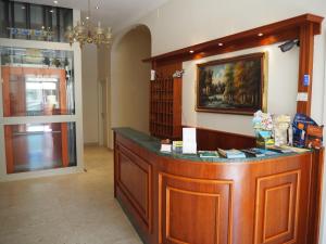 a shop with a wooden counter in a room at Residence Hotel Vittoria in Tirrenia