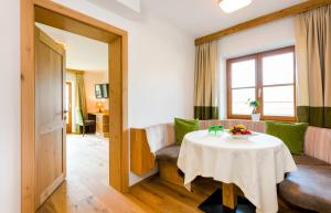 Posedenie v ubytovaní Wellness & Sporthotel Alpenhof