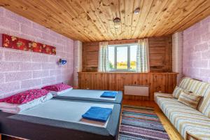 a room with two beds and a couch at Oitme Hostel in Oitme