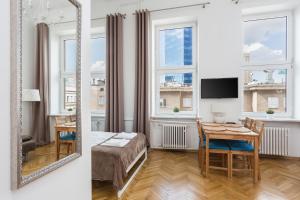 Televízia a/alebo spoločenská miestnosť v ubytovaní Latte Apartment
