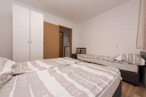 Postel nebo postele na pokoji v ubytování Apartman Sigurnjak + 10 fotografií
