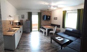 Kuchyň nebo kuchyňský kout v ubytování Ferienwohnung Alpklang