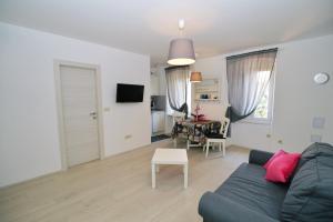 TV a/nebo společenská místnost v ubytování Apartments Knezgrad