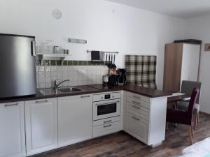 Kuchyň nebo kuchyňský kout v ubytování Ferienwohnung Alpklang