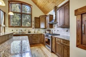 Gallery image of Slopeside Luxury Villa #126 Next To Resort With Steam Shower & Amazing Views - 500 Dollars Of FREE Activities & Equipment Rentals Daily in Winter Park