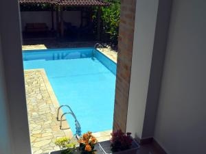 a swimming pool in a yard with at Pousada Omnimare in Ubatuba