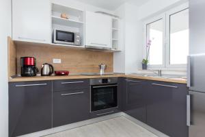 Kuchyň nebo kuchyňský kout v ubytování Apartments Kiara