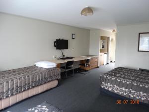 Postel nebo postele na pokoji v ubytování Ambassador Motel