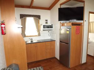Ceduna Foreshore Caravan Park的厨房或小厨房
