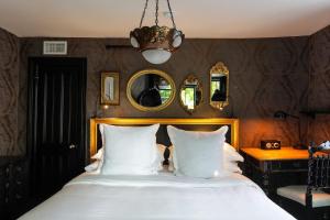 En eller flere senge i et værelse på The Maidstone Hotel